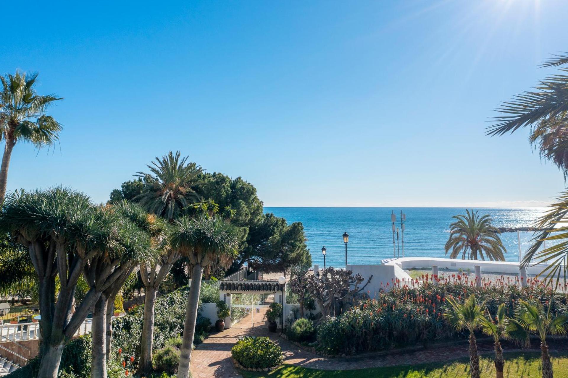 Modern 2 Bedroom Apartment, With Sea Views, In Playas Del Duque - Puerto Banus Appartement *