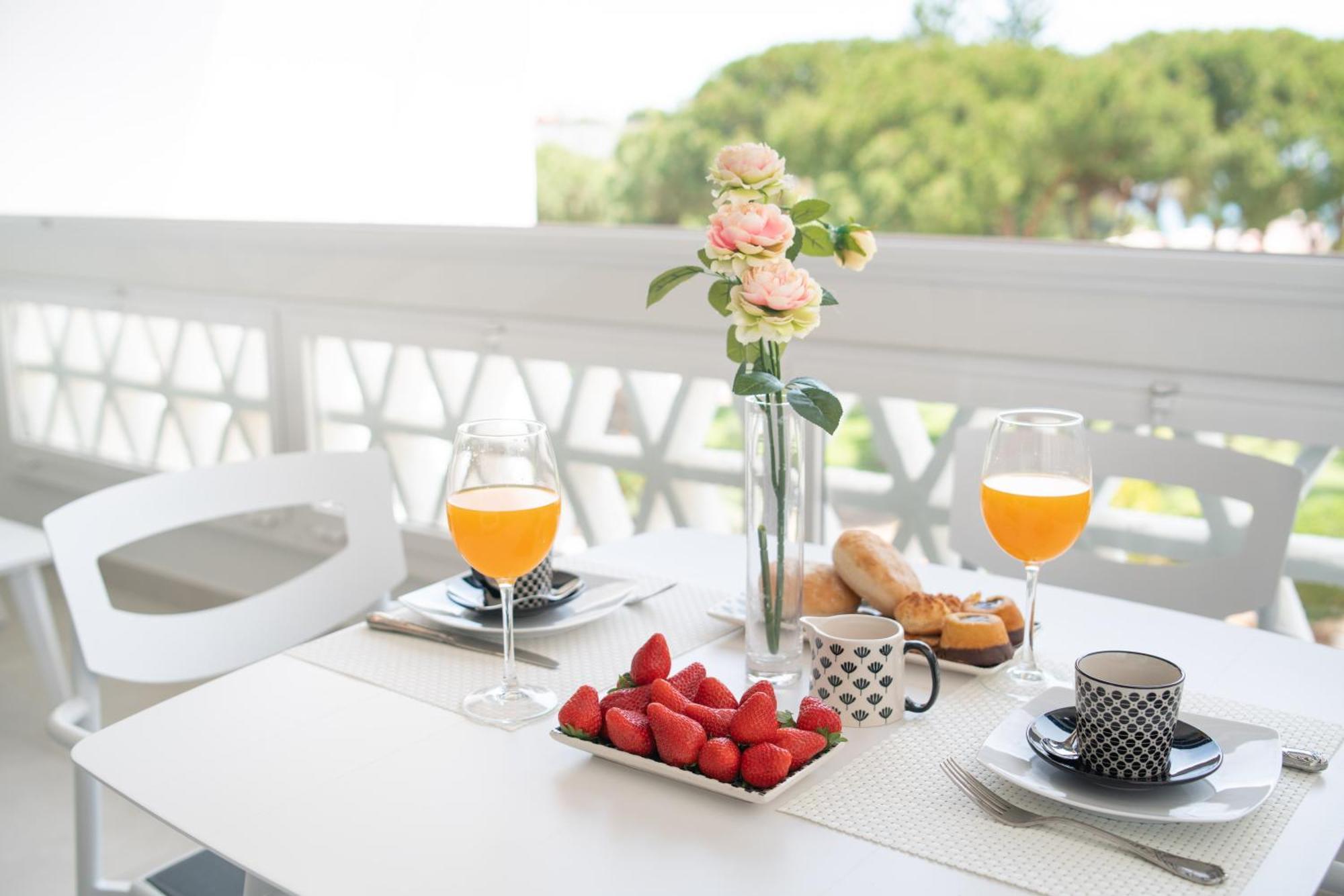 Modern 2 Bedroom Apartment, With Sea Views, In Playas Del Duque - Puerto Banus * Marbellac