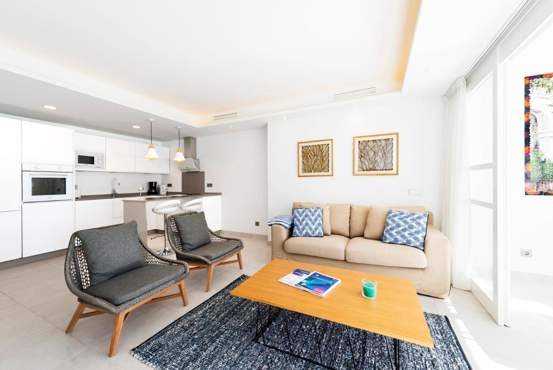 Modern 2 Bedroom Apartment, With Sea Views, In Playas Del Duque - Puerto Banus Appartement