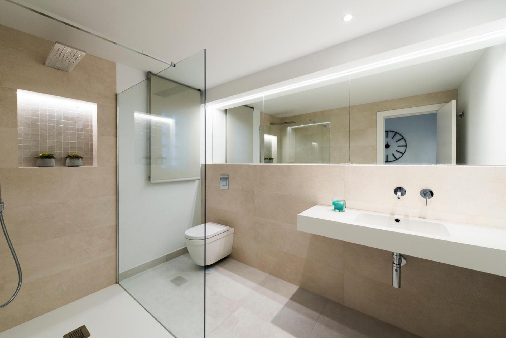 Modern 2 Bedroom Apartment, With Sea Views, In Playas Del Duque - Puerto Banús *