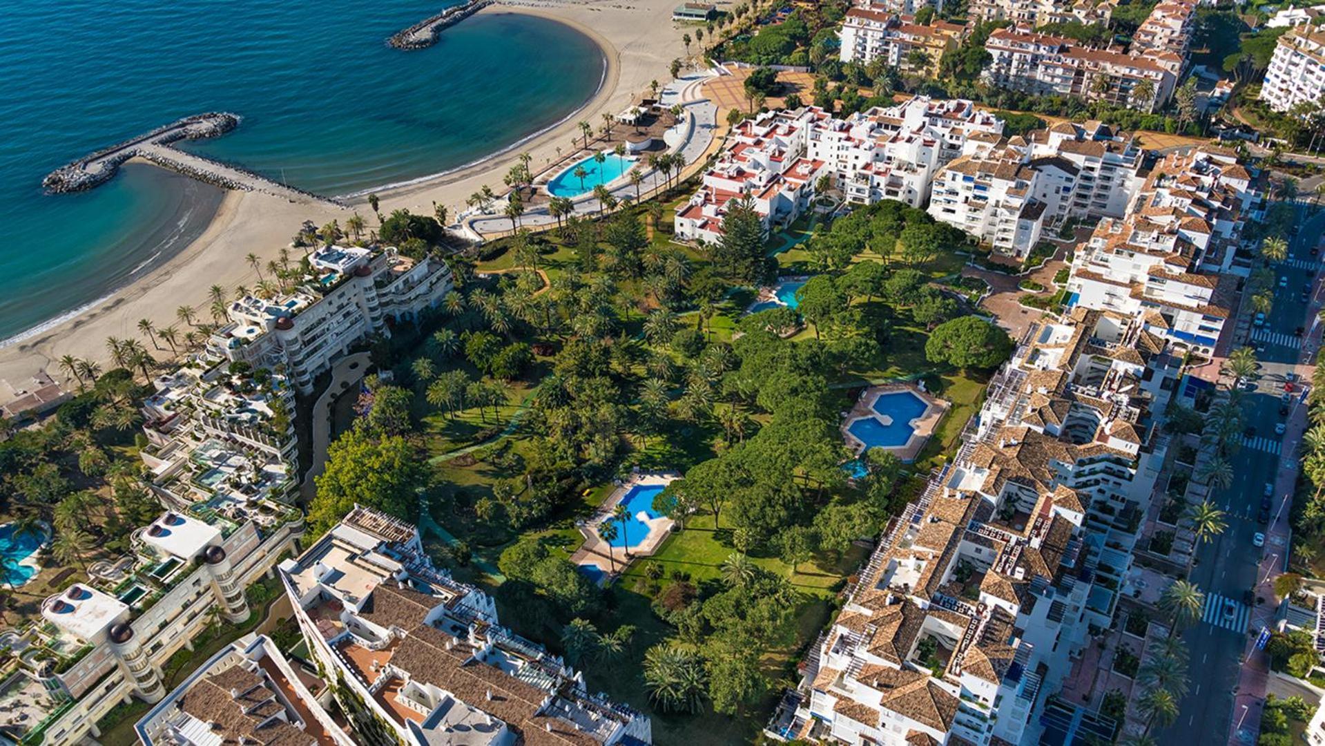Modern 2 Bedroom Apartment, With Sea Views, In Playas Del Duque - Puerto Banús Marbella