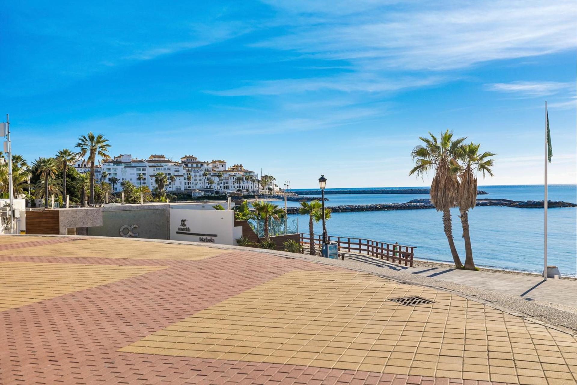 Modern 2 Bedroom Apartment, With Sea Views, In Playas Del Duque - Puerto Banús *