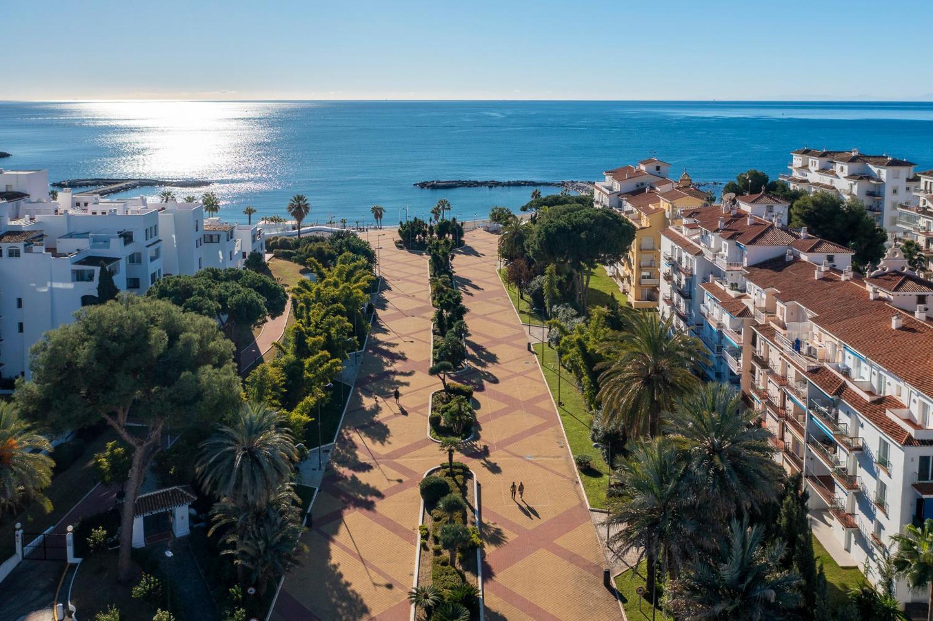 Modern 2 Bedroom Apartment, With Sea Views, In Playas Del Duque - Puerto Banús Marbella