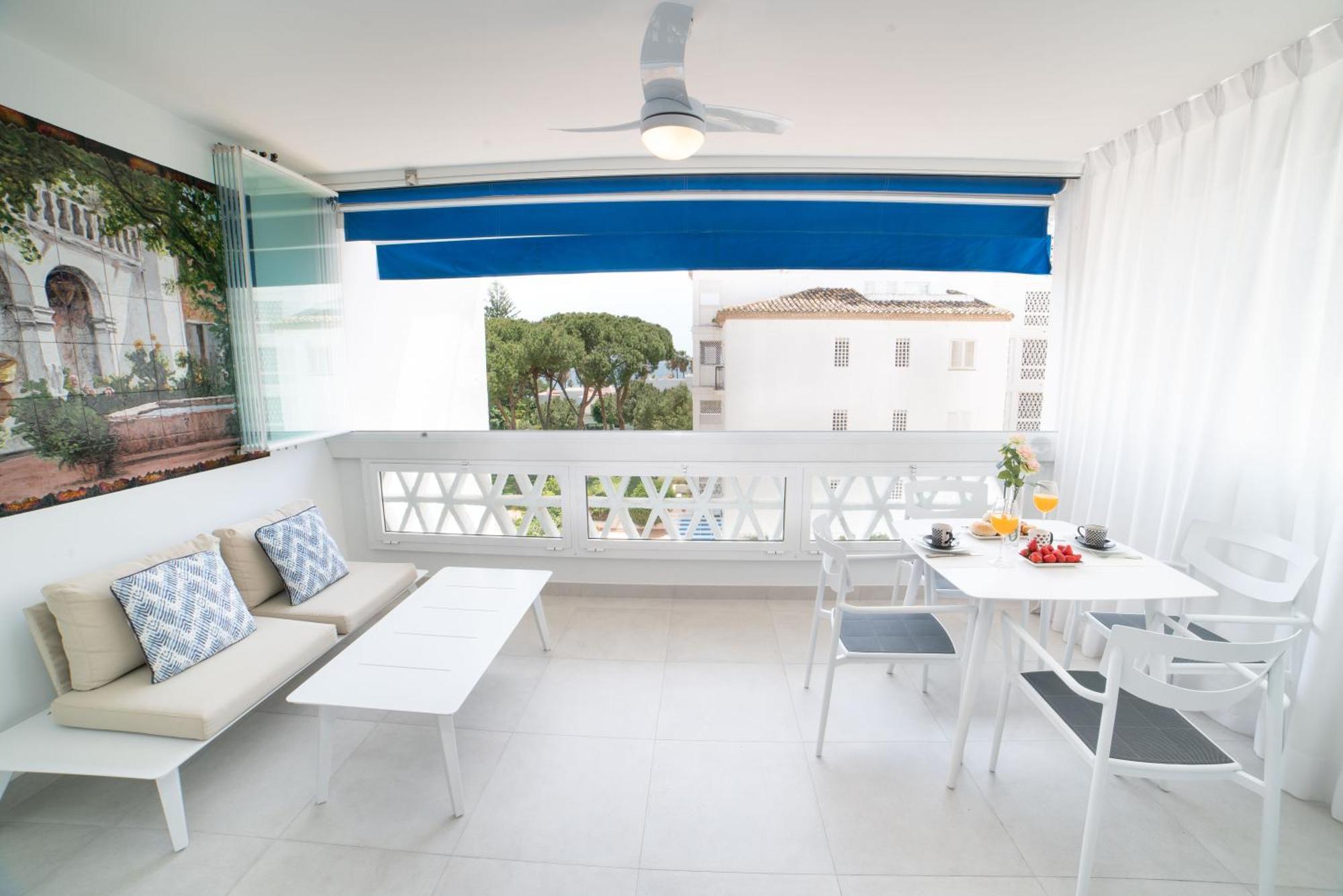 Modern 2 Bedroom Apartment, With Sea Views, In Playas Del Duque - Puerto Banús